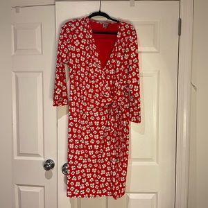 Women’s Anne Klein red and white floral dress.